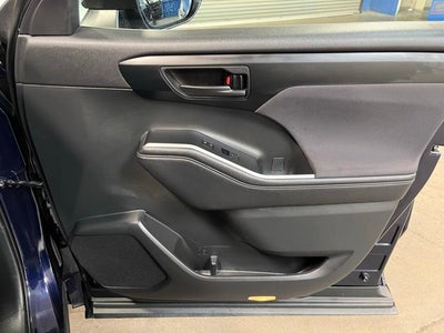 2020 Toyota Highlander LE