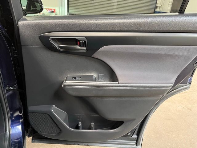 2020 Toyota Highlander LE