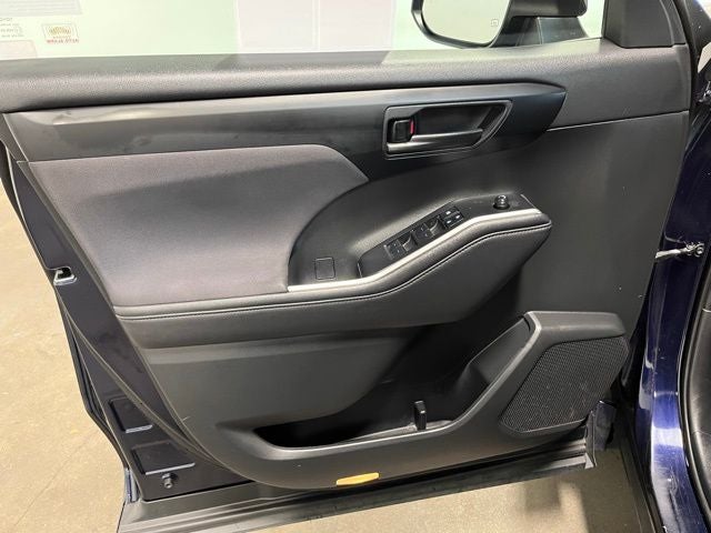 2020 Toyota Highlander LE