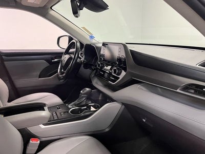 2022 Toyota Highlander Hybrid XLE