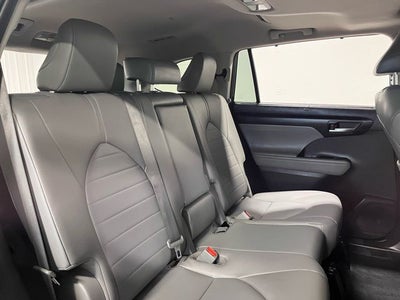 2022 Toyota Highlander Hybrid XLE