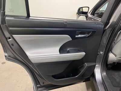 2022 Toyota Highlander Hybrid XLE