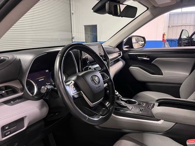 2022 Toyota Highlander Hybrid XLE