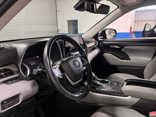 2022 Toyota Highlander Hybrid XLE