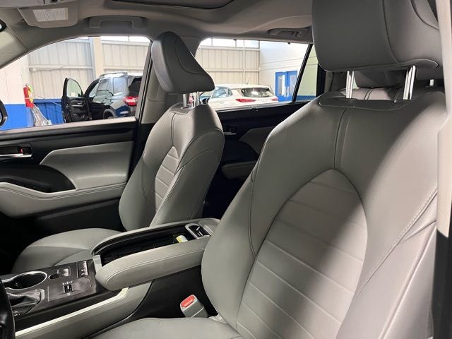 2022 Toyota Highlander Hybrid XLE