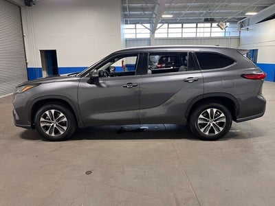 2022 Toyota Highlander Hybrid XLE