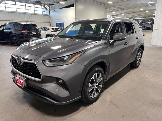 2022 Toyota Highlander Hybrid XLE