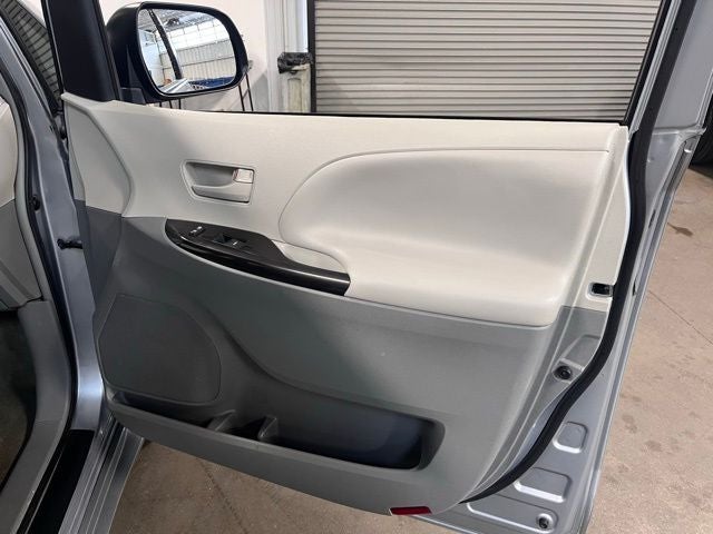 2014 Toyota Sienna LE