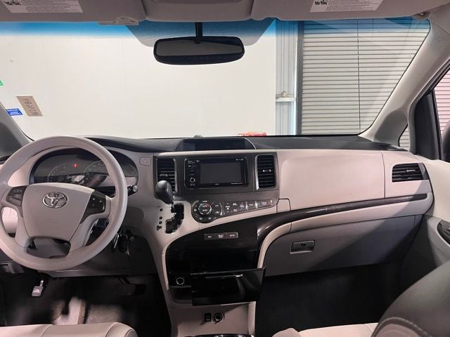 2014 Toyota Sienna LE