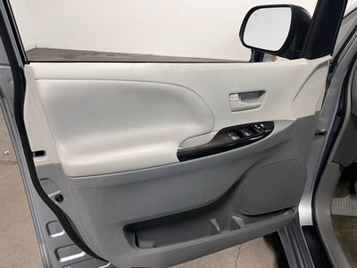 2014 Toyota Sienna LE