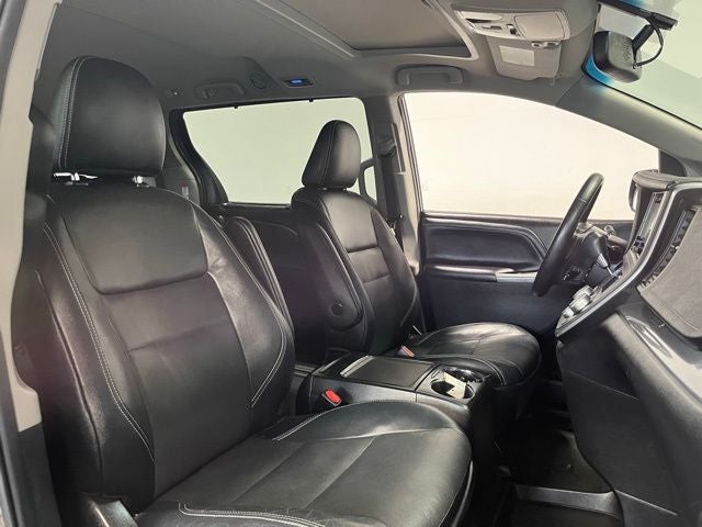 2015 Toyota Sienna SE 8 Passenger