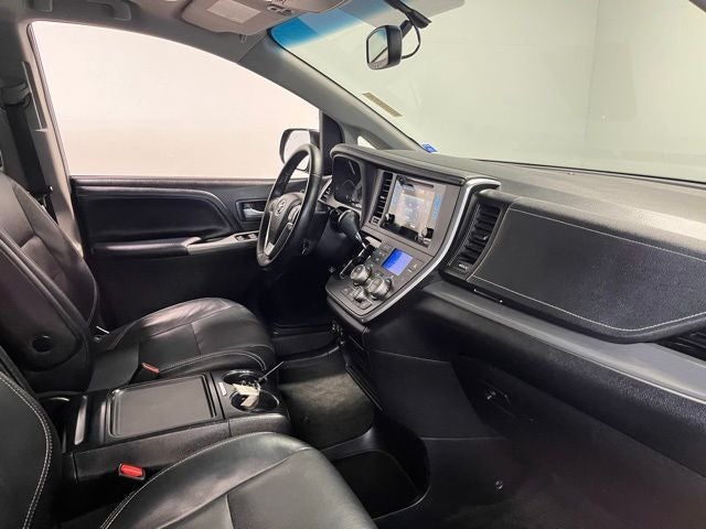 2015 Toyota Sienna SE 8 Passenger