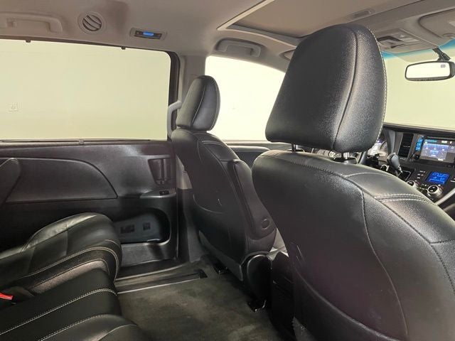 2015 Toyota Sienna SE 8 Passenger