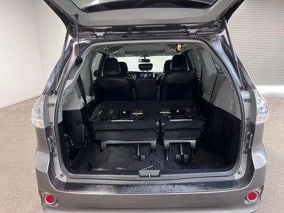 2015 Toyota Sienna SE 8 Passenger