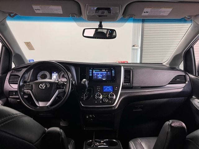 2015 Toyota Sienna SE 8 Passenger