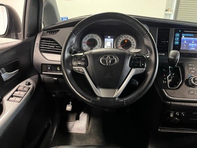 2015 Toyota Sienna SE 8 Passenger