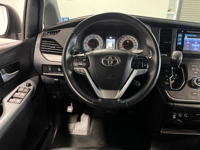 2015 Toyota Sienna SE 8 Passenger
