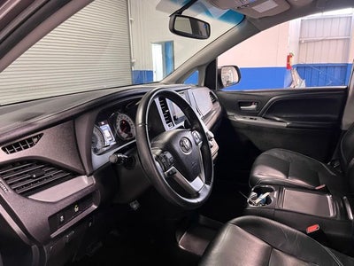 2015 Toyota Sienna SE 8 Passenger