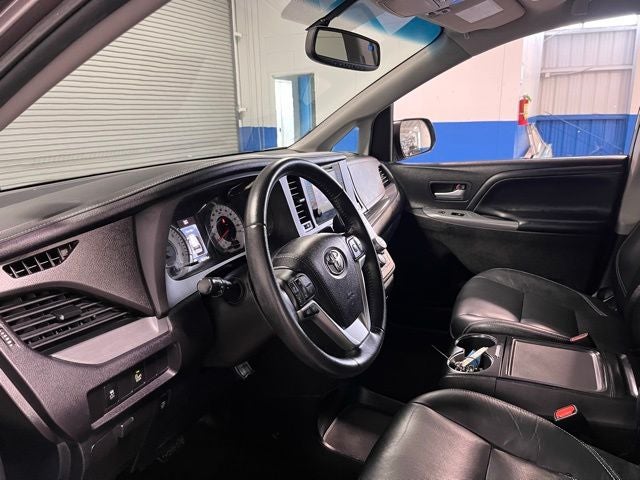 2015 Toyota Sienna SE 8 Passenger