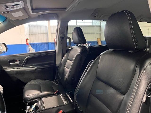 2015 Toyota Sienna SE 8 Passenger