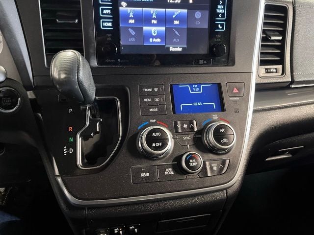 2015 Toyota Sienna SE 8 Passenger