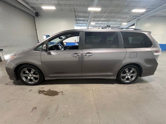 2015 Toyota Sienna SE 8 Passenger