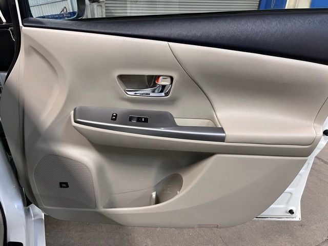 2015 Toyota Prius v Five