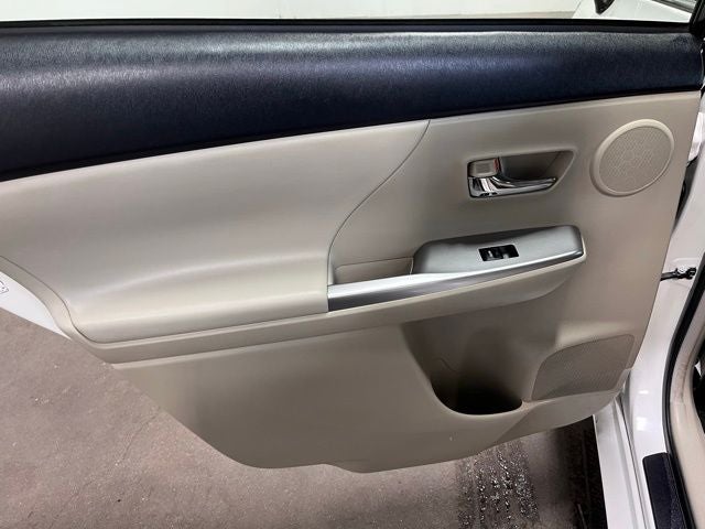 2015 Toyota Prius v Five