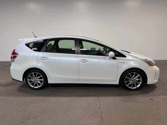 2015 Toyota Prius v Five