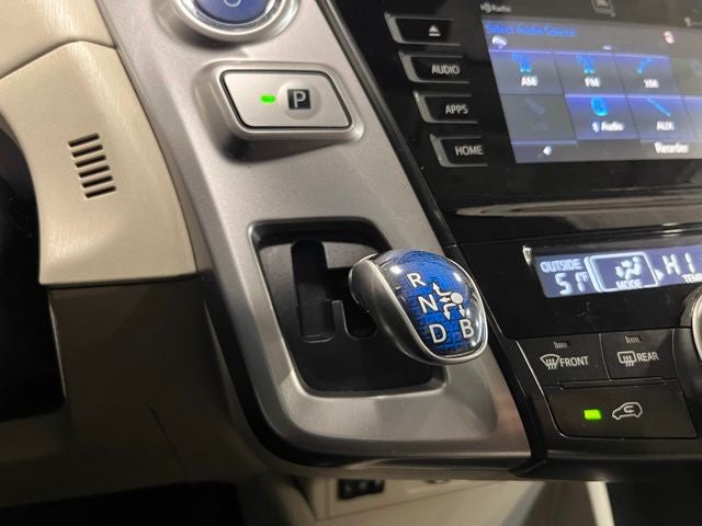 2015 Toyota Prius v Five