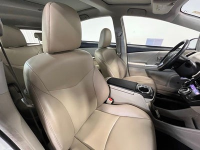 2015 Toyota Prius v Five