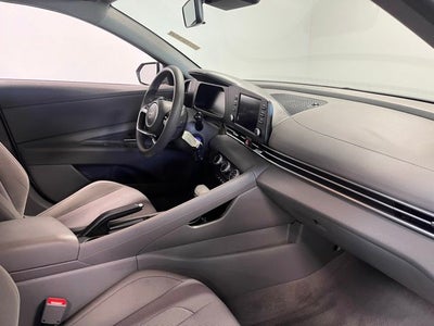 2024 Hyundai ELANTRA SE