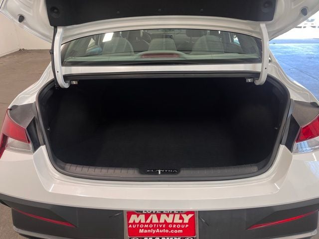 2024 Hyundai ELANTRA SE