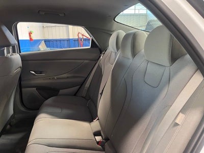 2024 Hyundai ELANTRA SE