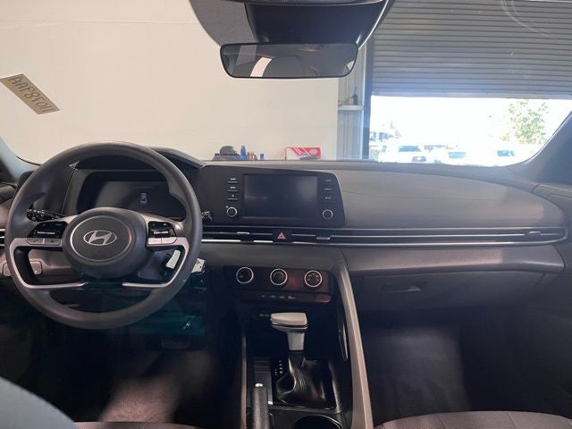 2024 Hyundai ELANTRA SE
