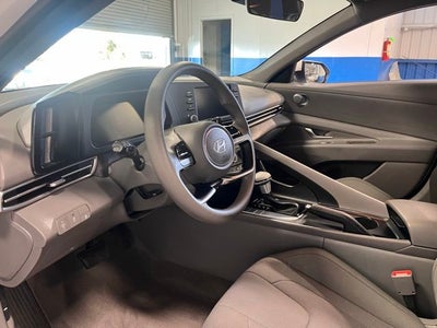 2024 Hyundai ELANTRA SE