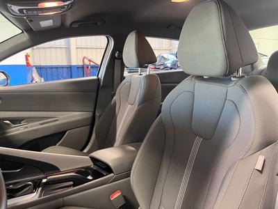 2024 Hyundai ELANTRA SE
