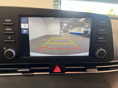 2024 Hyundai ELANTRA SE