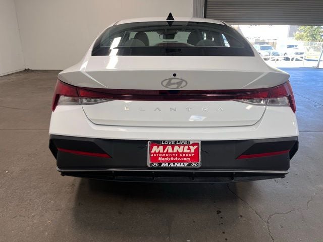 2024 Hyundai ELANTRA SE