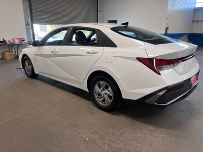 2024 Hyundai ELANTRA SE