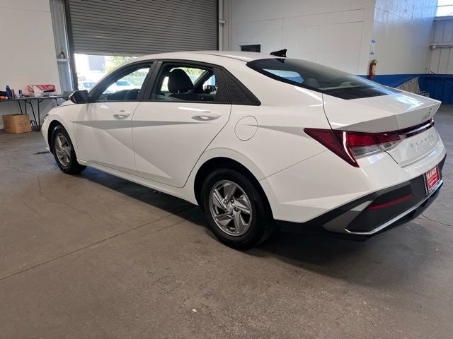 2024 Hyundai ELANTRA SE