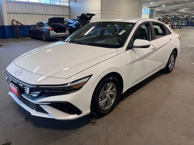 2024 Hyundai ELANTRA SE