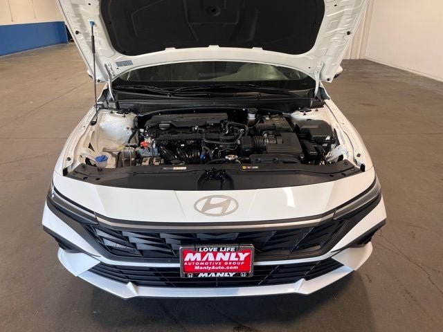 2024 Hyundai ELANTRA SE