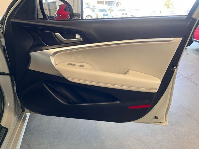 2024 Genesis G70 2.5T