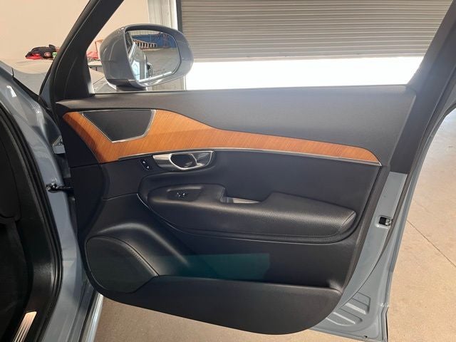 2022 Volvo XC90 T6 Momentum