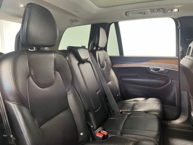 2022 Volvo XC90 T6 Momentum