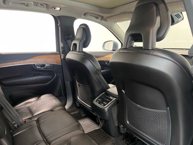 2022 Volvo XC90 T6 Momentum