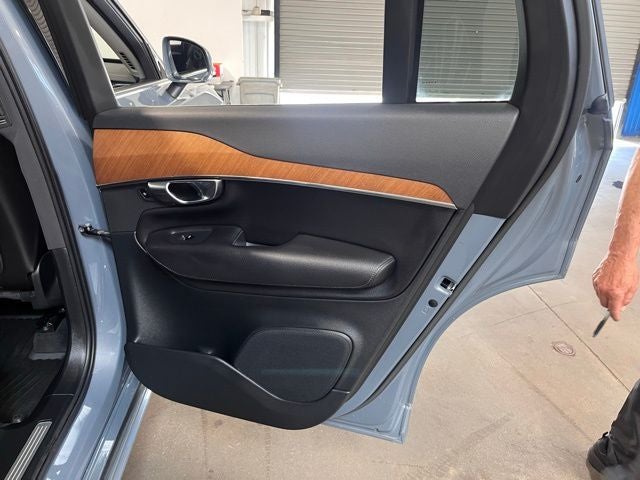 2022 Volvo XC90 T6 Momentum