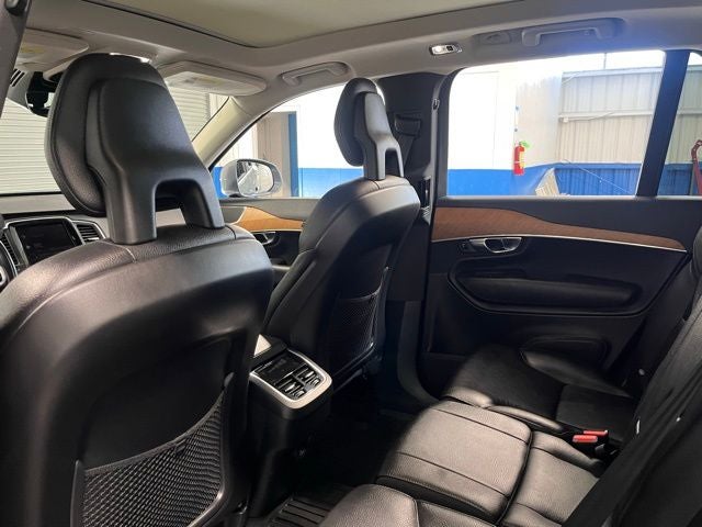 2022 Volvo XC90 T6 Momentum