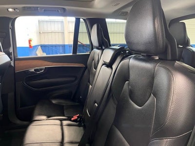 2022 Volvo XC90 T6 Momentum